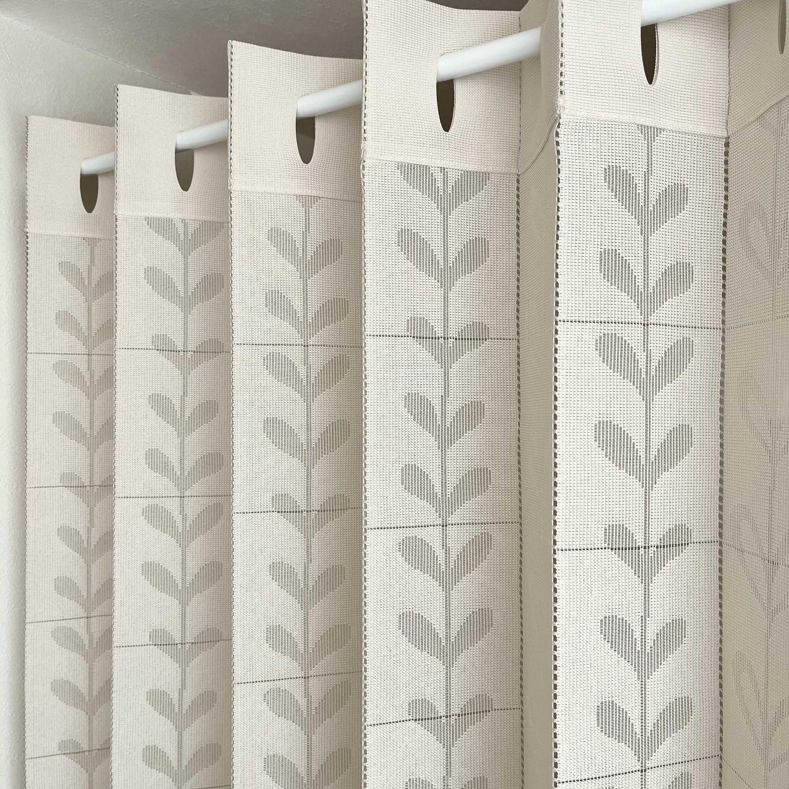 KAEI LACE アコーディオンカーテン ぱたぱたカーテン 洗濯可能 遮熱 カエイレース(Kaei-lace) 断熱 目隠し 間仕切り 厚手 のれん フリーカット 日本製 北欧 リーフ柄 ロングサイズ 【Elmo エルモ】