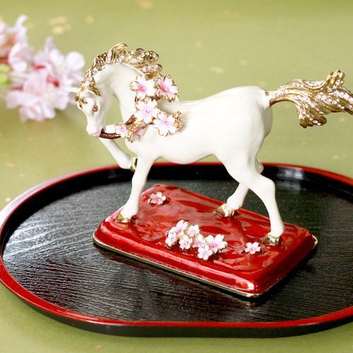 EX500【正規品】桜馬 桜をあしらった躍動感のある白馬の置物
