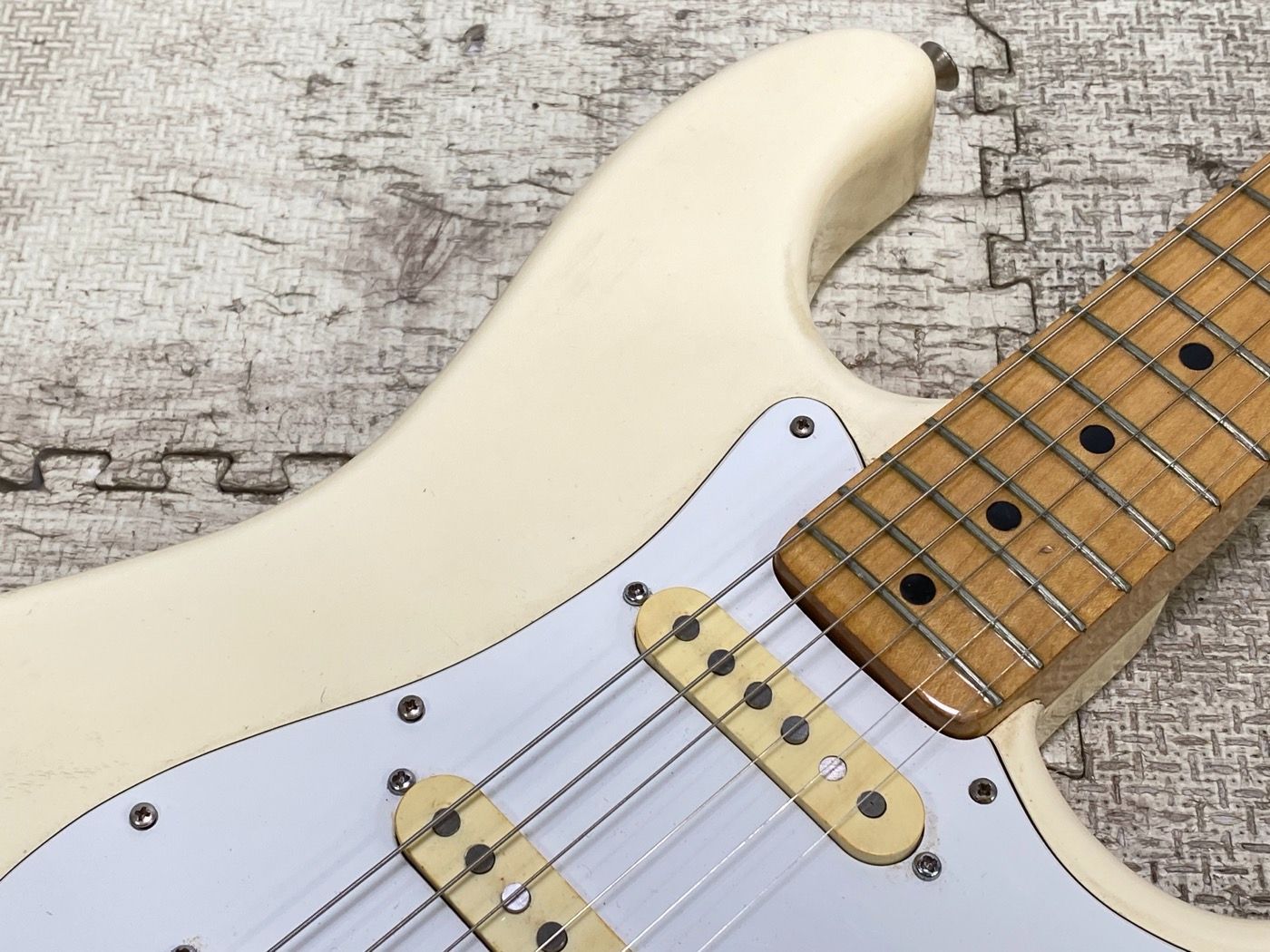 ストラト Fernandes