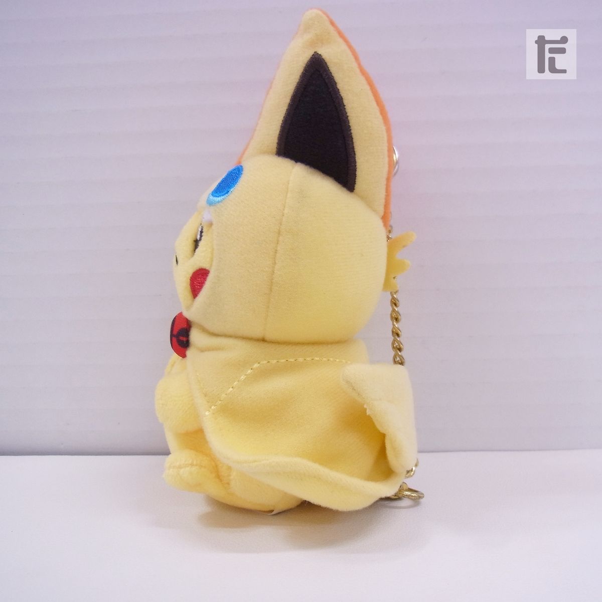 ポケモンセンター マスコット ビクティニのポンチョを着たピカチュウ