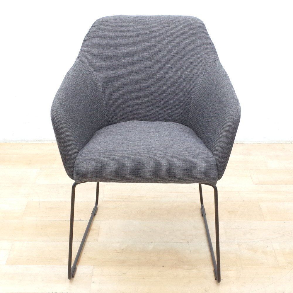 ミーティングチェア ダイニングチェア アームソファ 肘付き 椅子 イス リビング くつろぎ 布張り ファブリック EG18255 オフィス家具