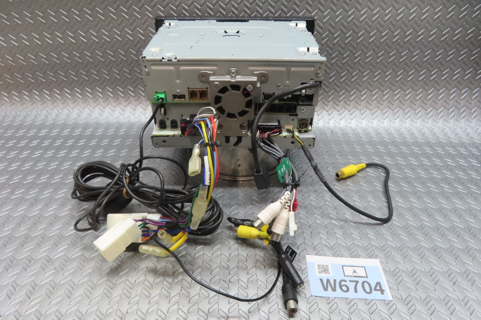 完動品保証付 W6704 カロッツェリア メモリーナビ AVIC-CW902 TV地デジフルセグ内蔵 Bluetooth内蔵 TV視聴OK ロック解除済