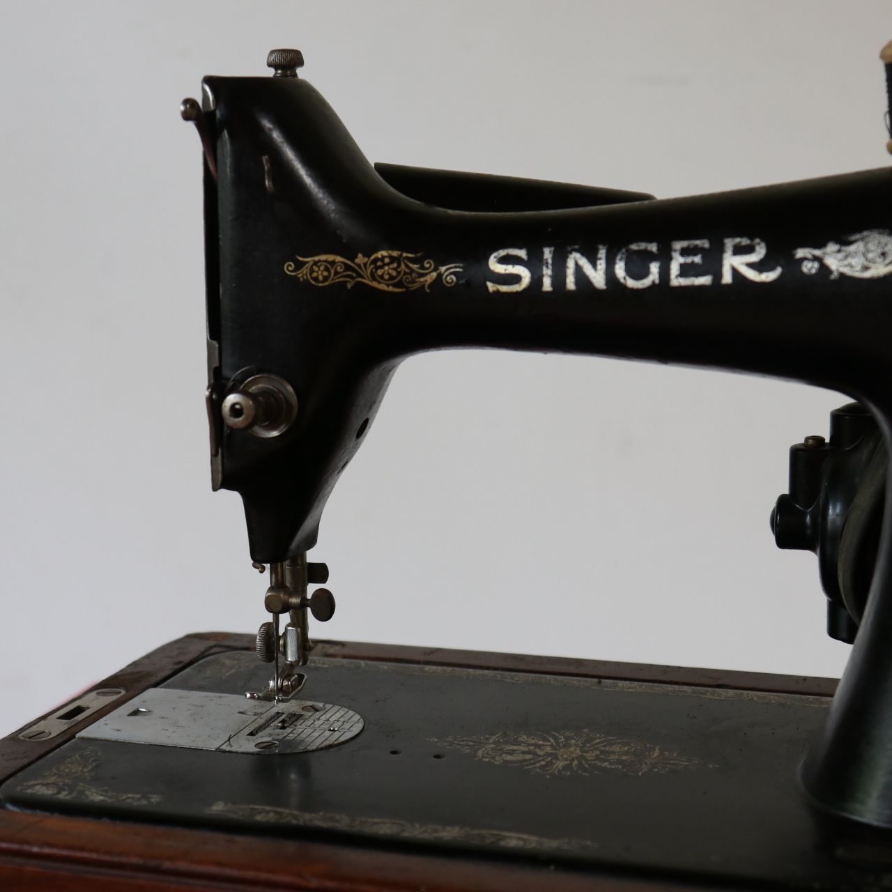 送料無料】シンガーの足踏み式ミシン（SINGER）イギリスの