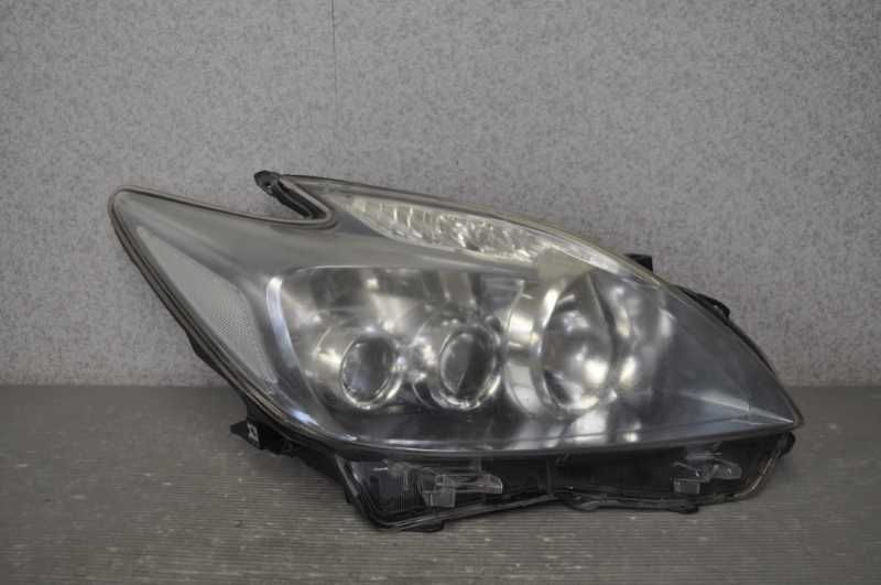 こちらは専用です 右 ヘッドライト LED レベライザー付 ヘッドランプ (ZVW30) 30