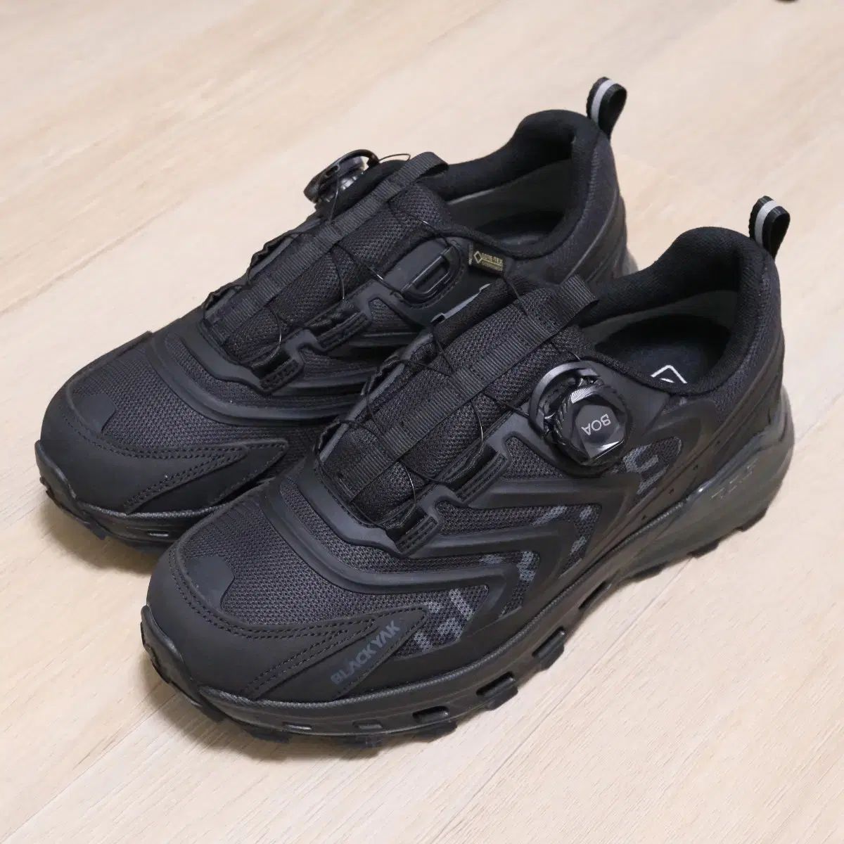 BLACK YAK ブラックヤク GORE-TEX ゴアテックス トレッキングシューズ 343 弧 黒 255