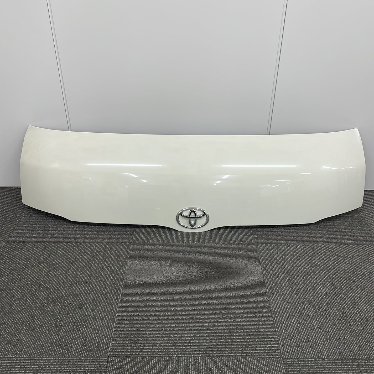 ハイエースDX トヨタ 純正 ボンネット フロント ホワイト系 新車外し