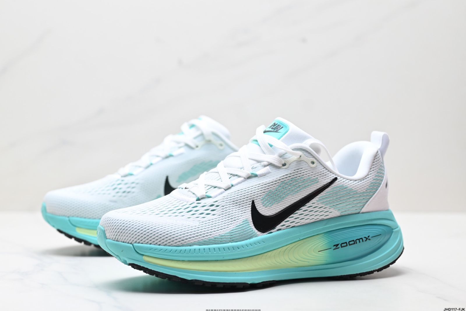 ナイキ ボメロ18 