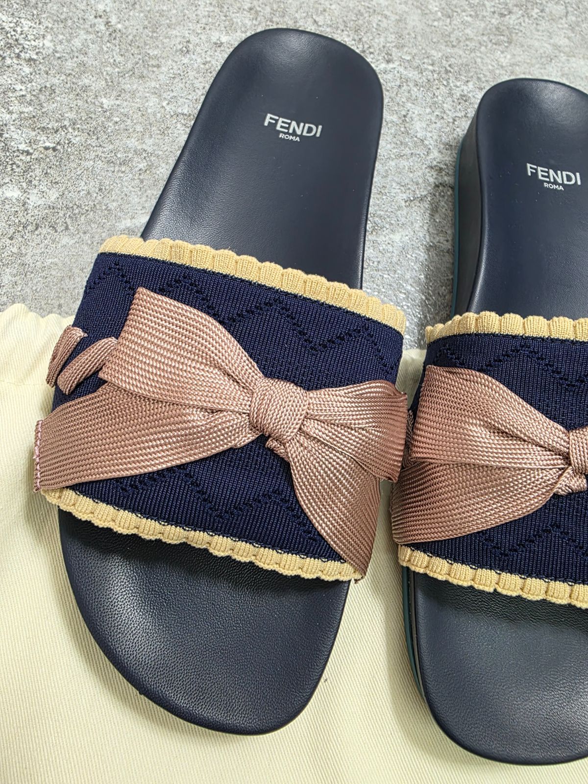 花さん専用★Fendi ロゴ入りサンダル 茶色/ピンク 花さん専用☆Fendi ロゴ入りサンダル 茶色/ピンク 花さん専用☆Fendi