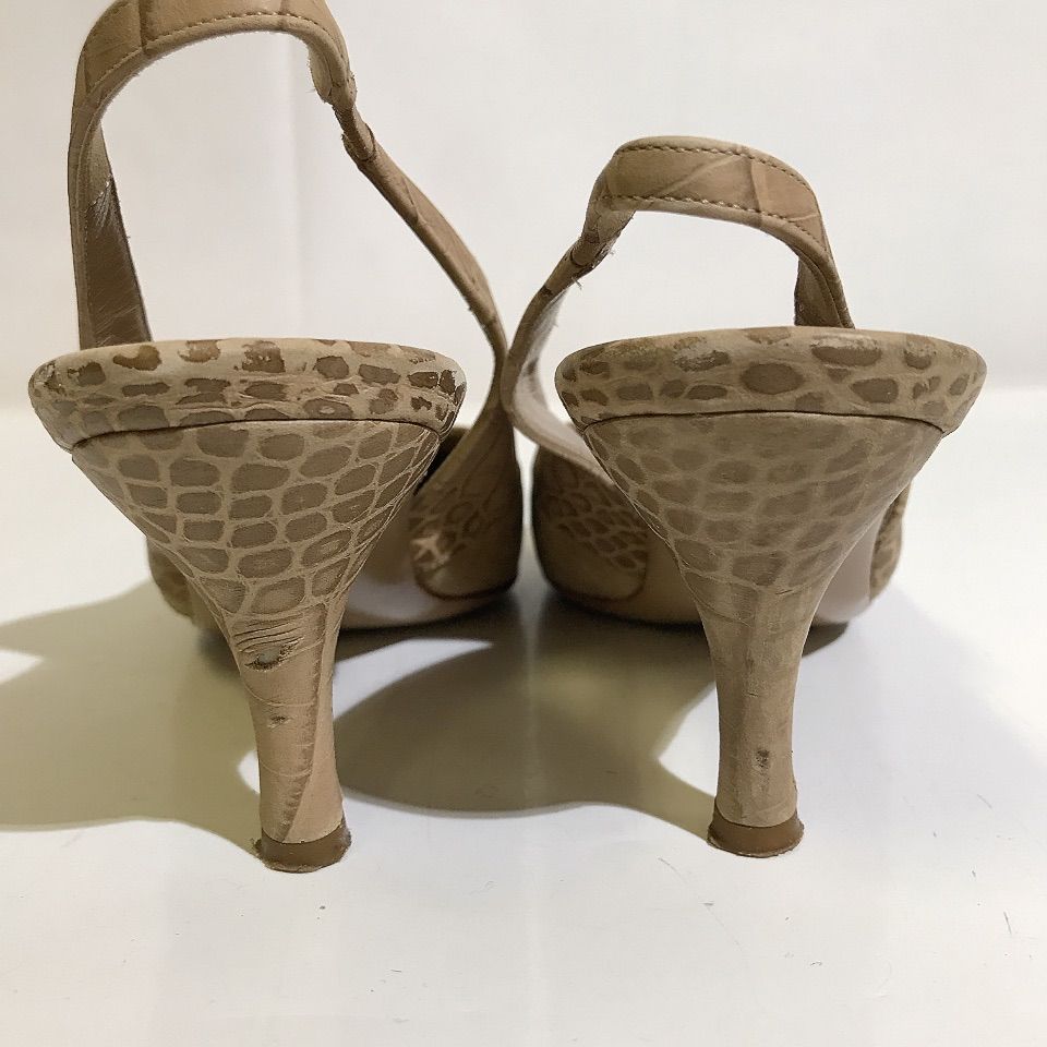 新品Ferragamoフェラガモ ベージュバックストラップパンプス ヴァラ 