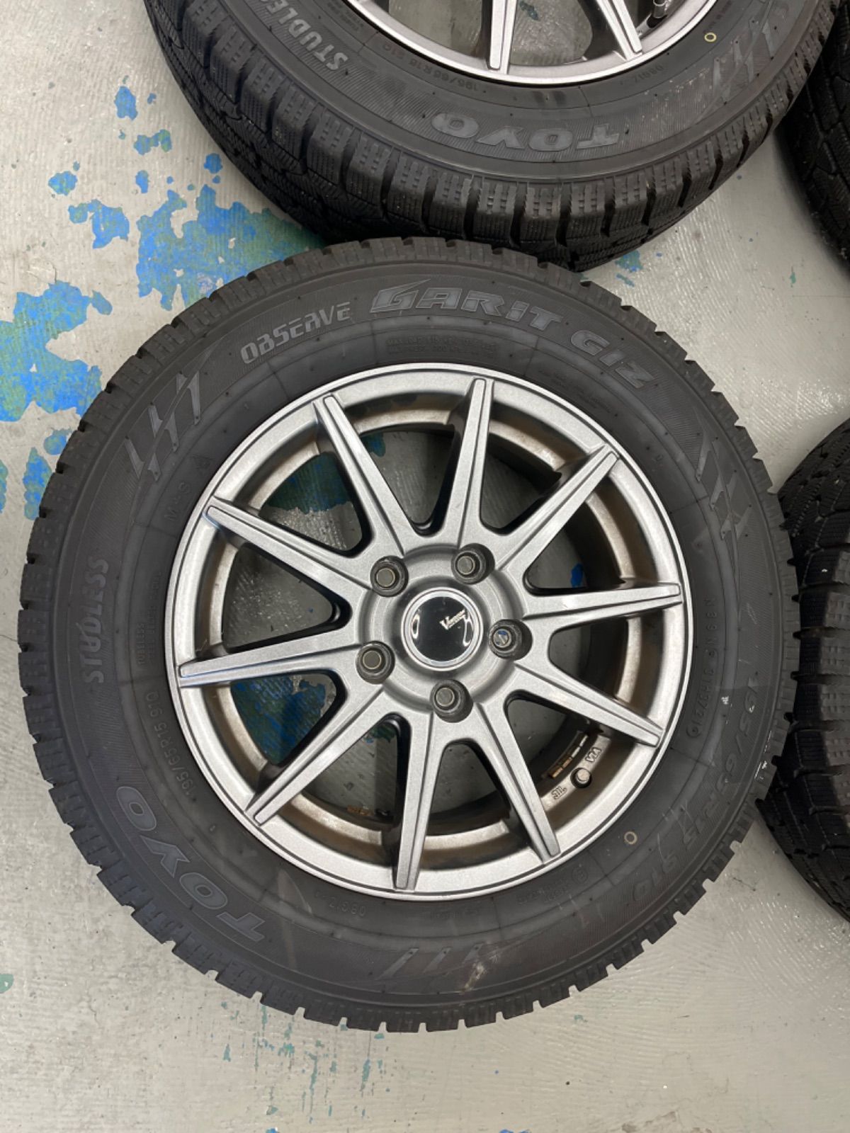 トヨタヴォクシースタッドレスタイヤホイル付き195|65R15