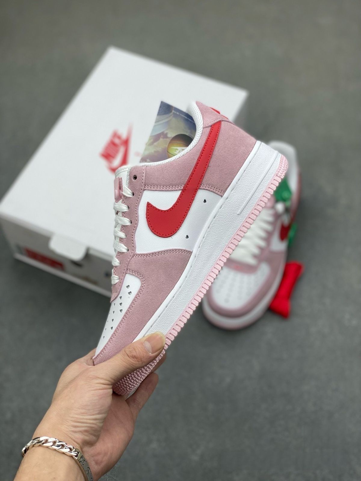 大特価?新品箱付 未使用 NIKE AIR FORCE 1 '07 QS “valentines