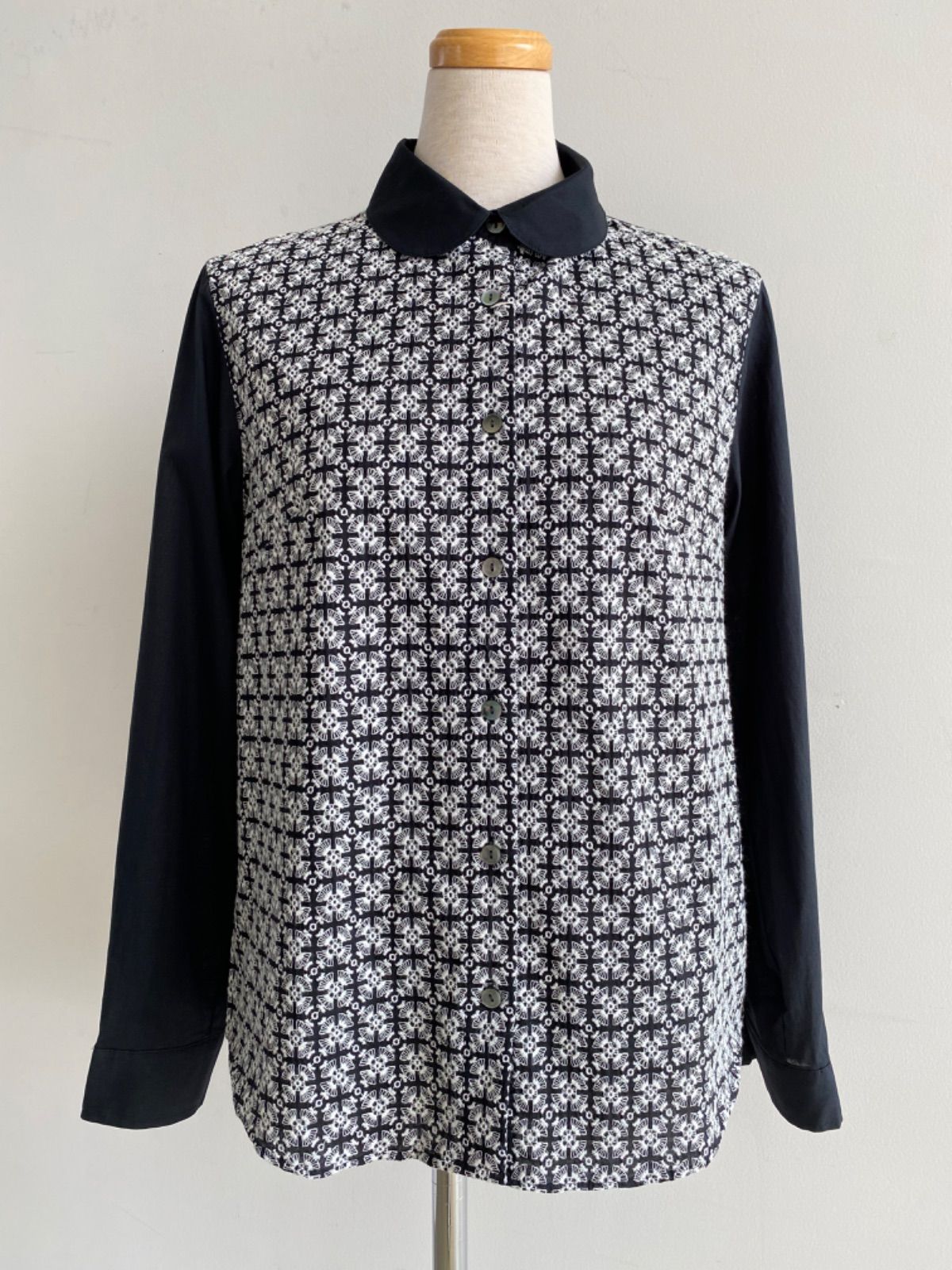 SARAHWEAR 刺繍丸襟ブラウス C52886 ブラック