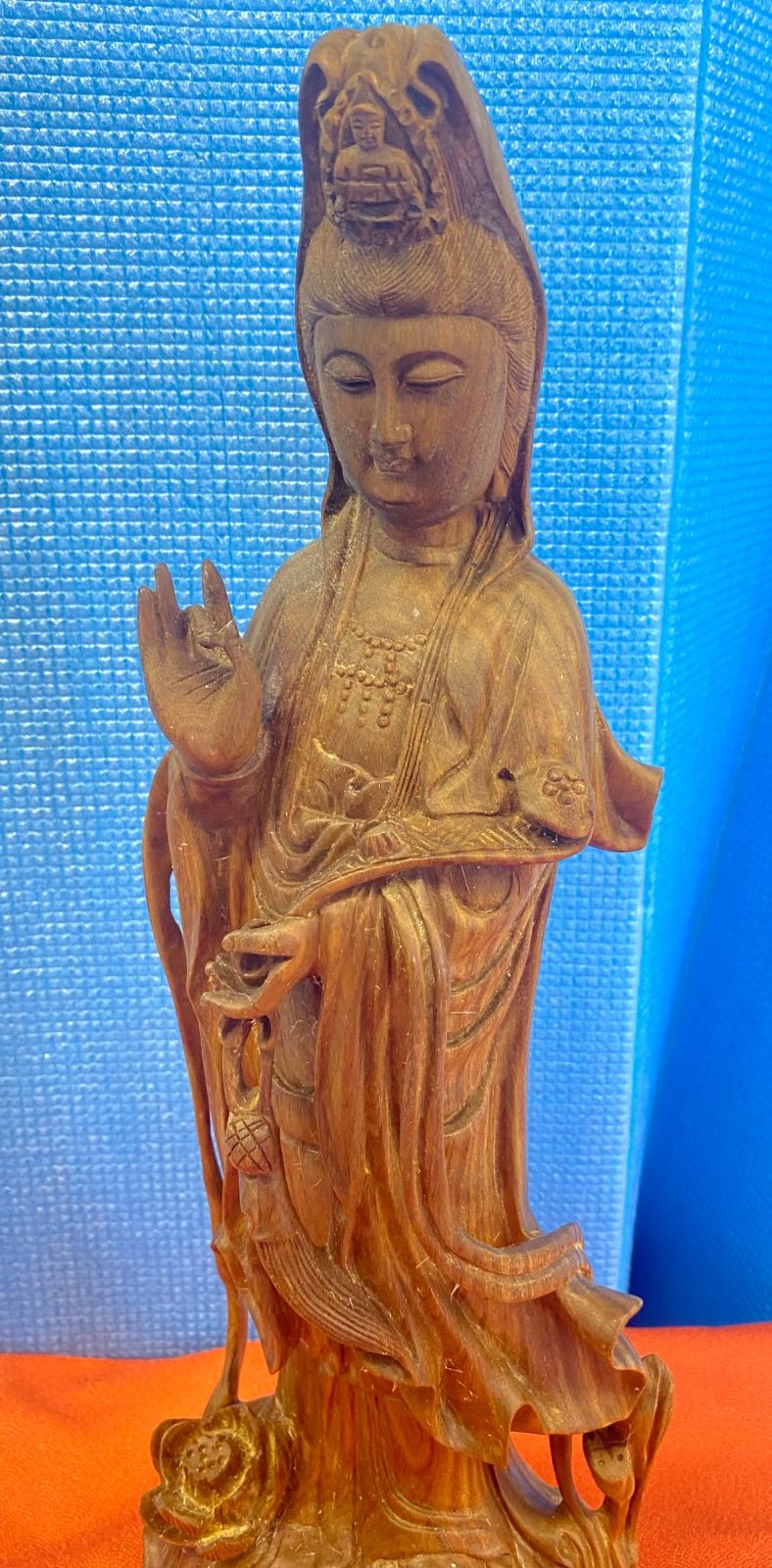 精巧な彫刻如意持て観音様 宝石の木（緑檀）彫刻 一刀彫り 仏像 木彫り