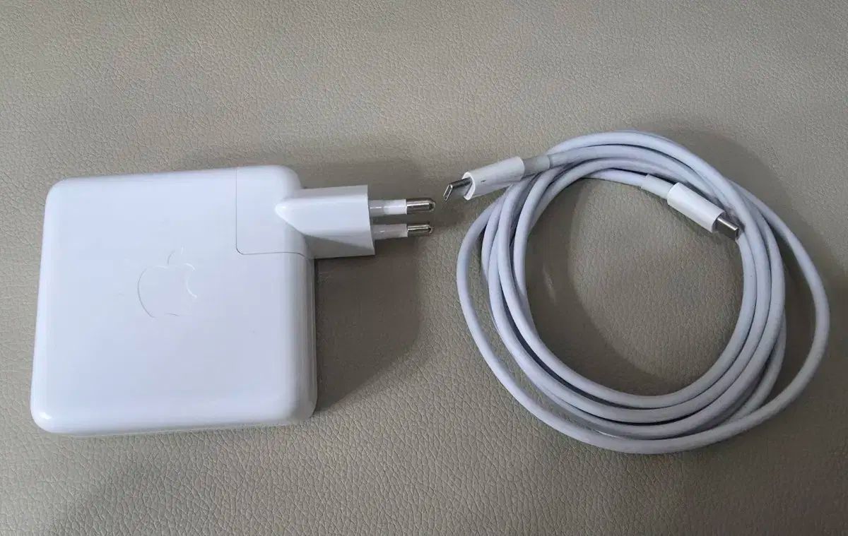 マックブックプロ 13 インチ 充電器 61w ＋ C タイプ ケーブル