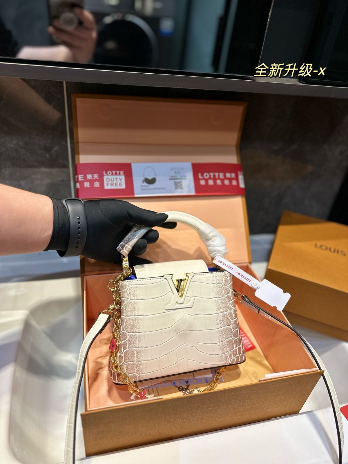 今日 LVCapucines ハンドバッグ 在庫 価格