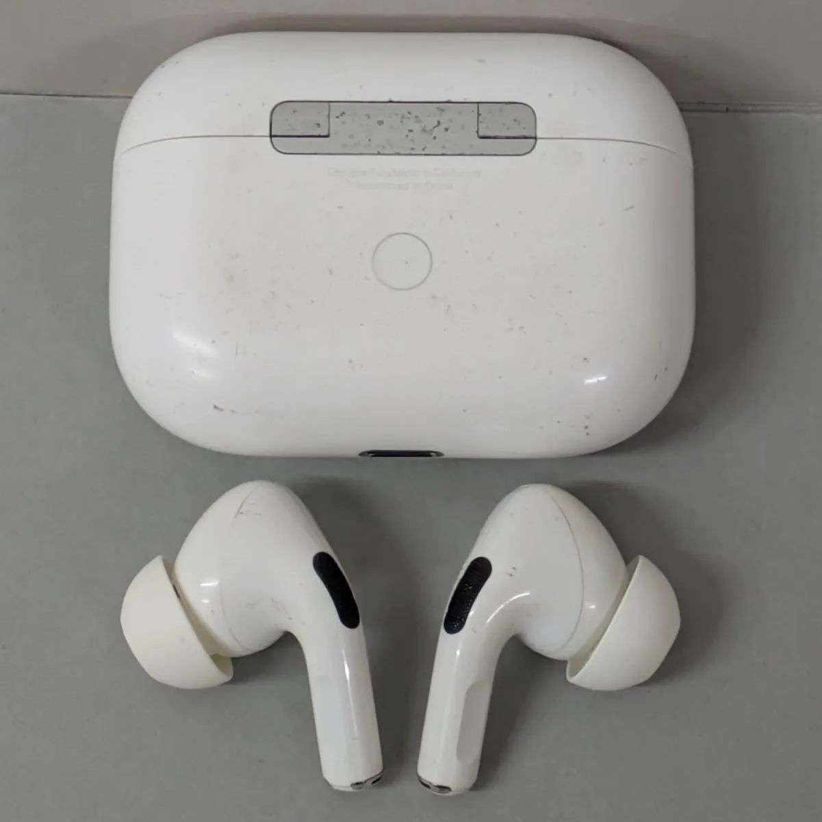 ５］清掃済 Apple【 キズ多め airpods pro 第1世代 MWP22J/A A2190 A2083 A2084 (6F21 / 1.4.1  ) イヤホン再生3.5時間】第一世代 中古 - メルカリ