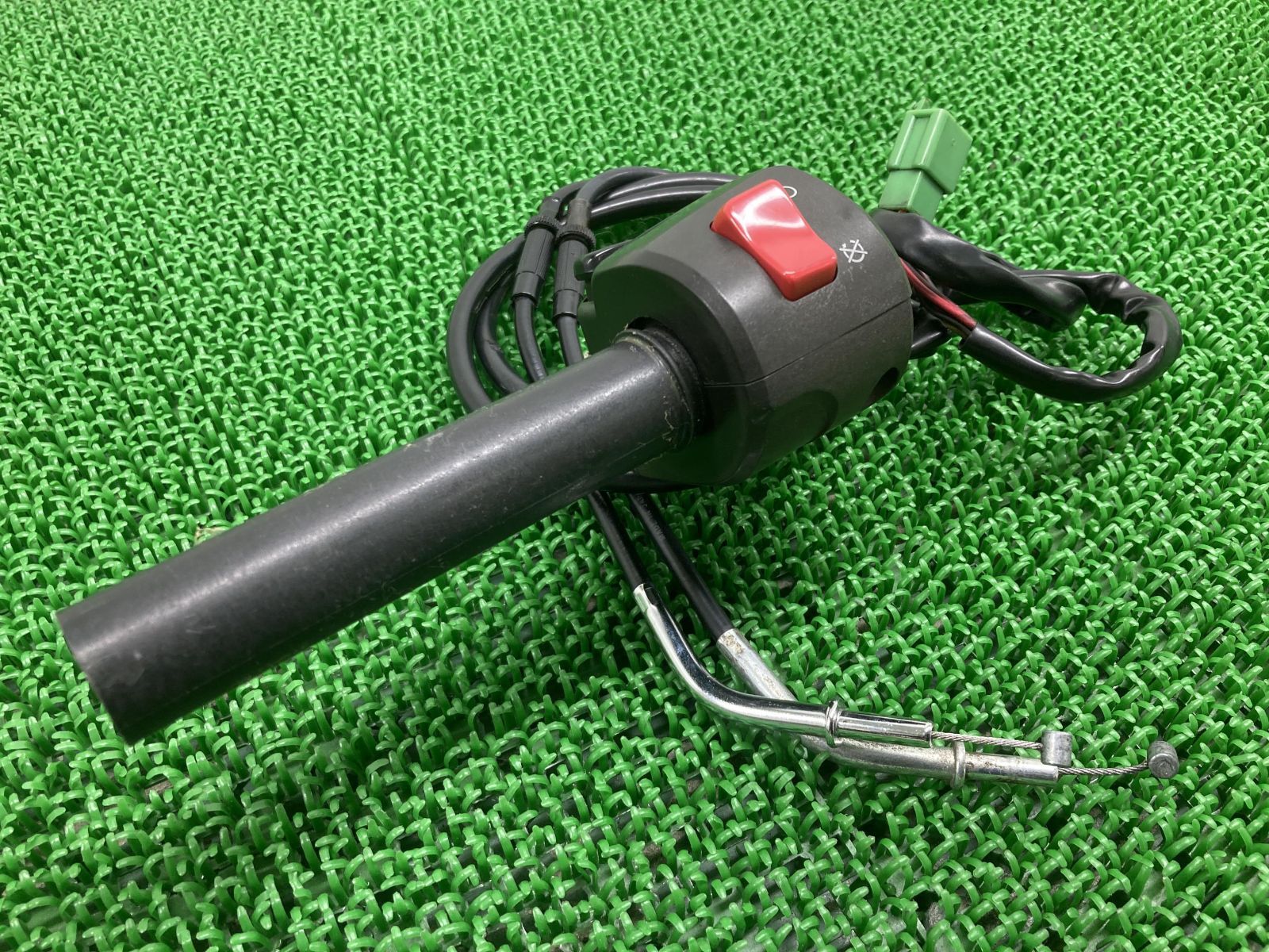 ZRX1100 ハンドルスイッチ 右 カワサキ 純正 バイク 部品 ZRT10C アクセルカラー アクセルワイヤー 割れ欠け無し 品薄 希少品 車検 Genuine:22307538