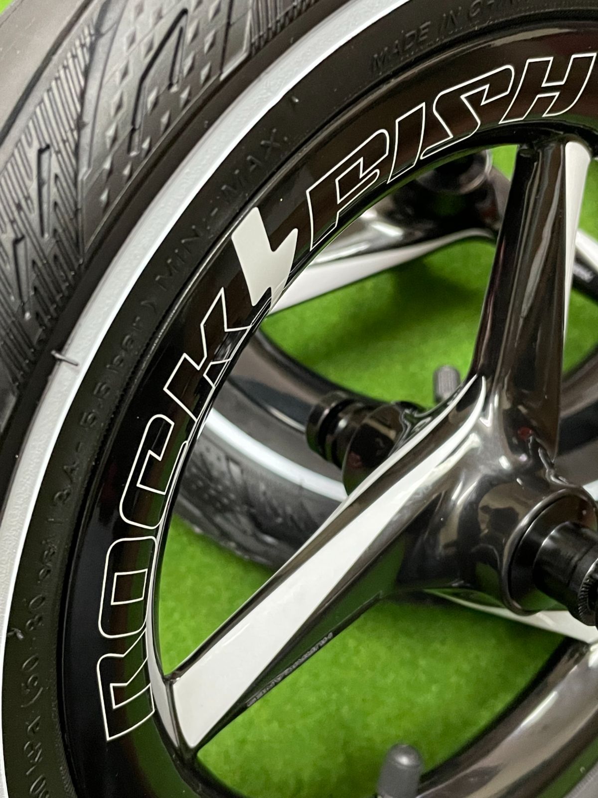 【専用出品】ROCKFISH カーボンホイール ランバイク ストライダー レース ROCKFISH カーボンホイール ランバイク ストライダー レース