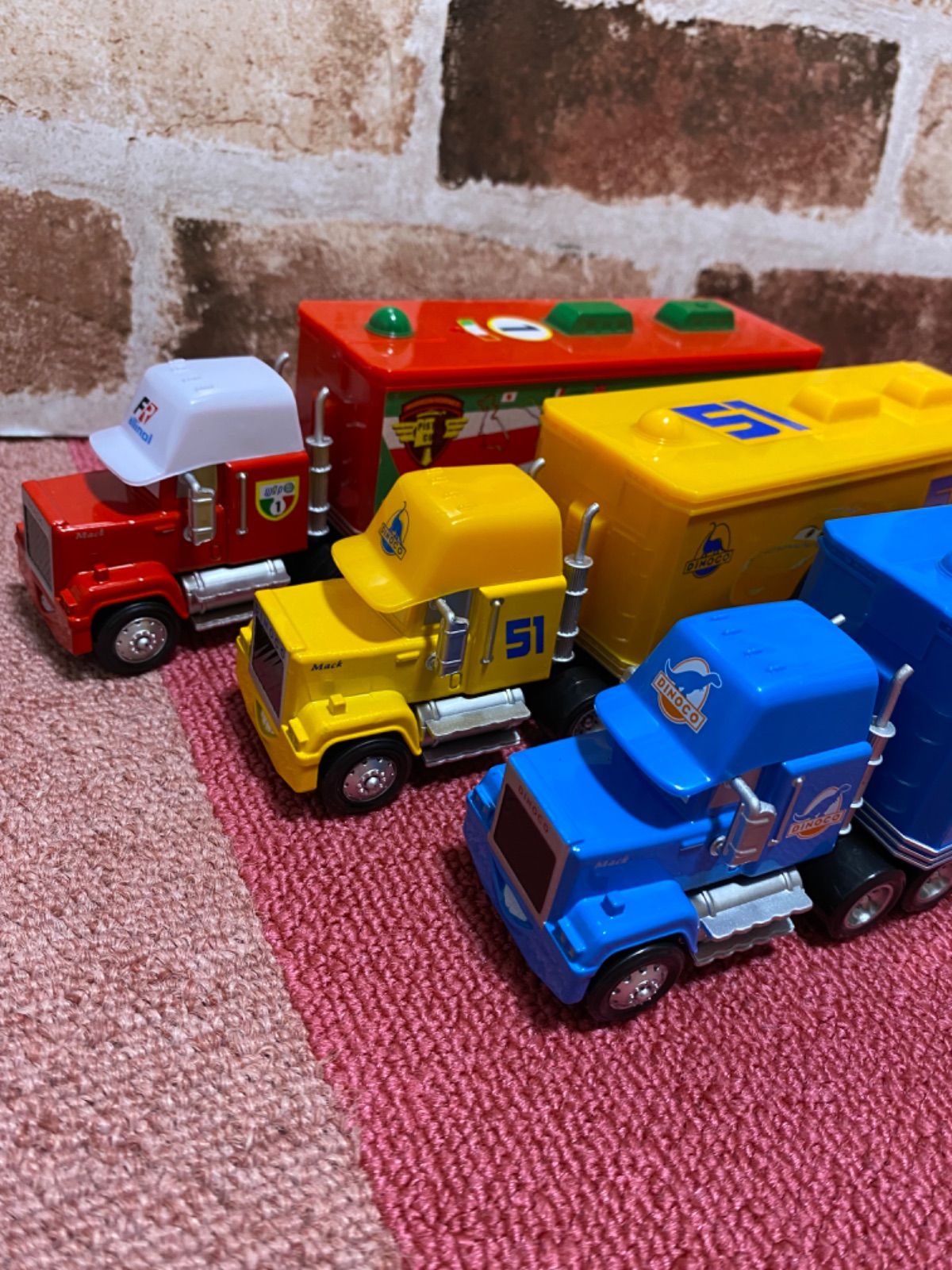 新品未使用 ディズニー カーズ マックトラック トレーラー 3台