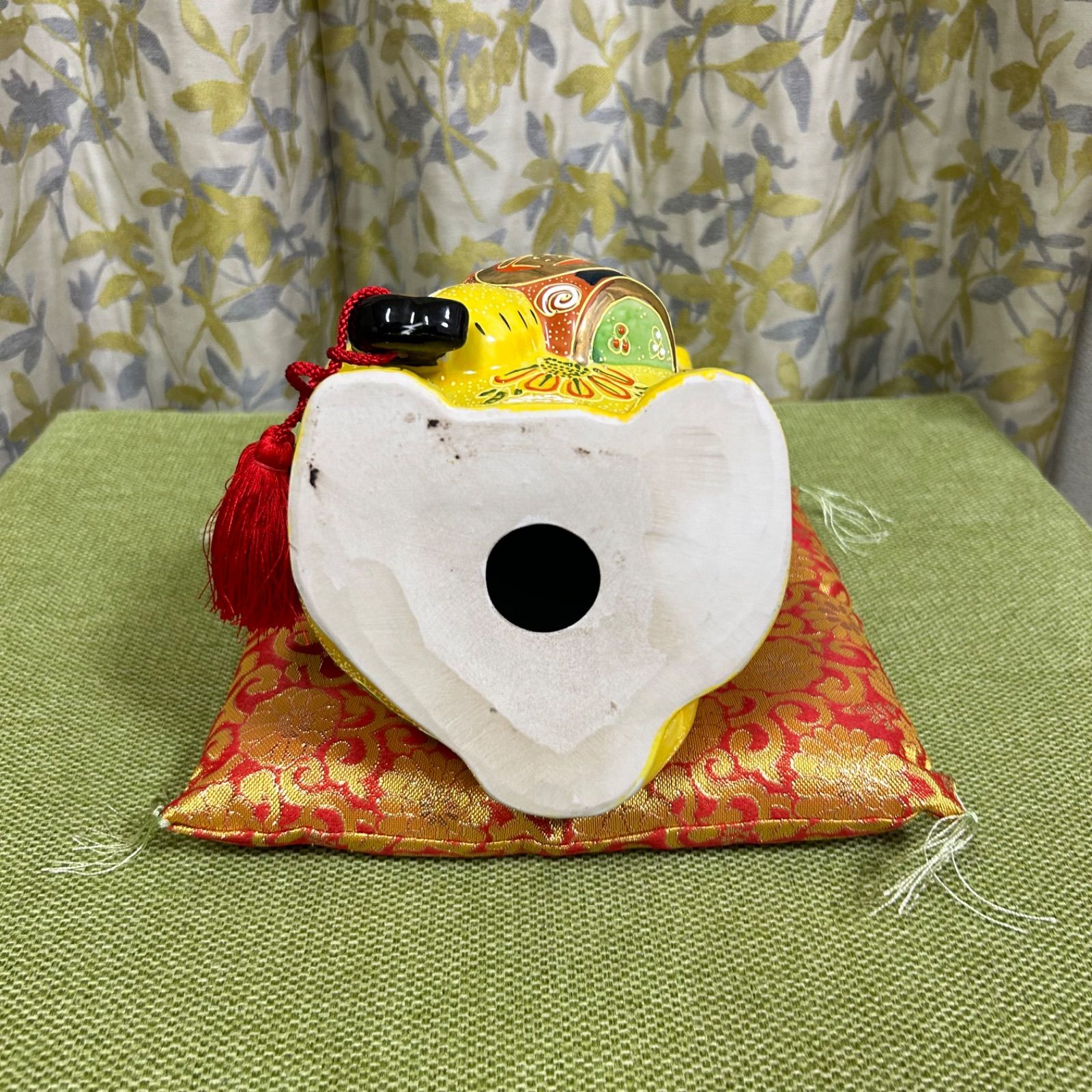 九谷焼 招猫 9号 小槌持招猫 黄盛（布団付）縁起置物 招き猫 福徳招来