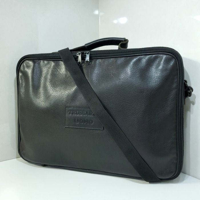 トラサルディ TRUSSARDI UOMO レザー 2way 肩掛け 斜め掛けショルダー 