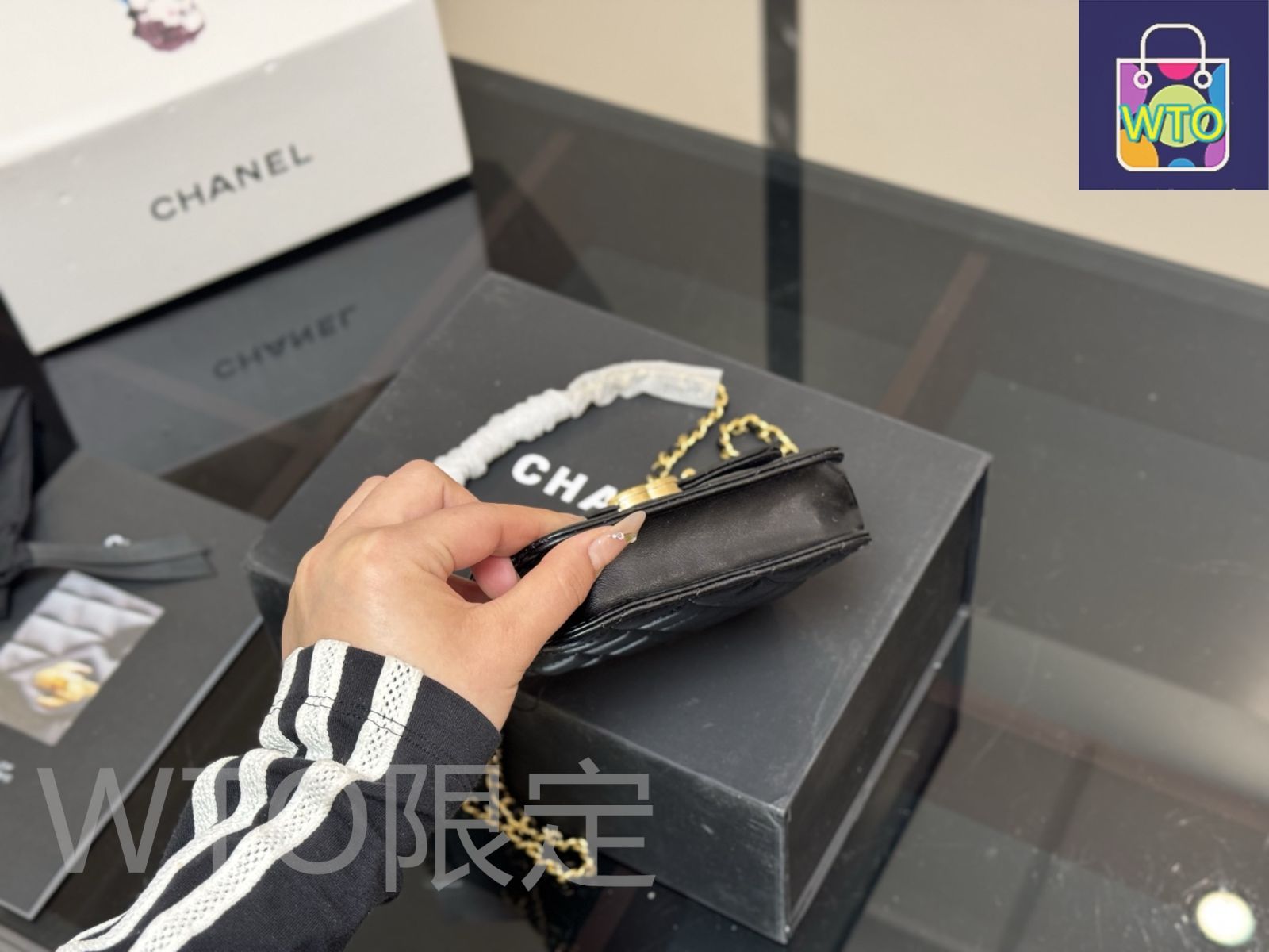 シャネル　超希少　カタログ　2015-2016 クルーズ　ウッドケース付き CHANEL カタログ 2015 2016 クルーズコレクション 非売品 木箱