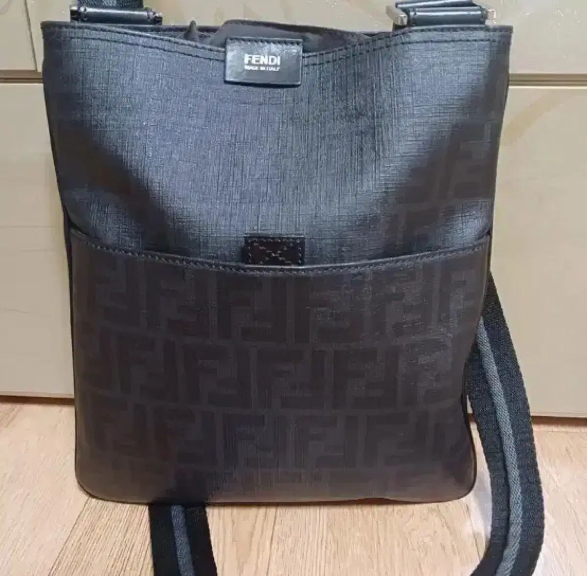 正規品|OS FENDI フェンディ FFロゴ ブラック メッセンジャーバッグ