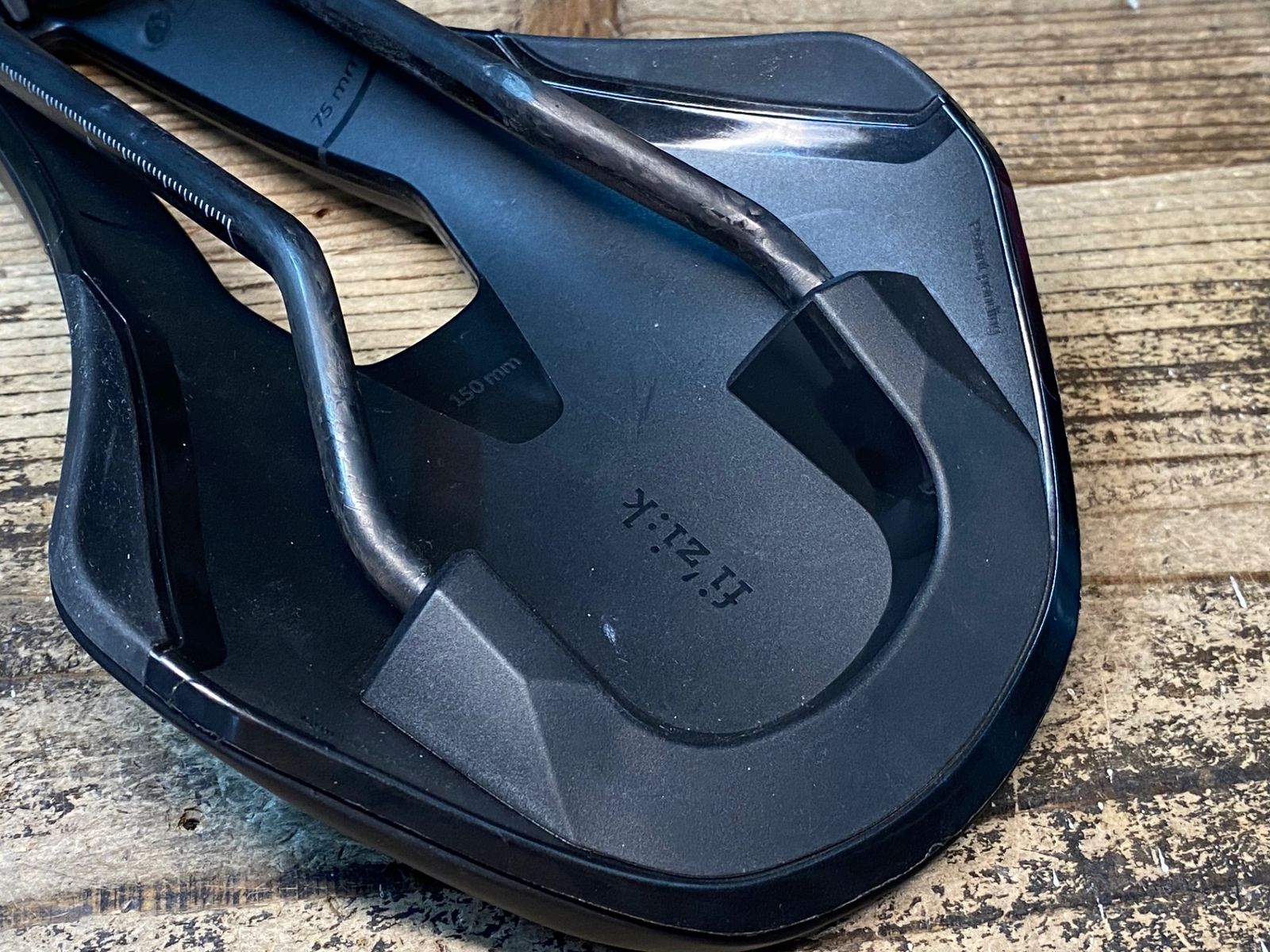 カーボンレール