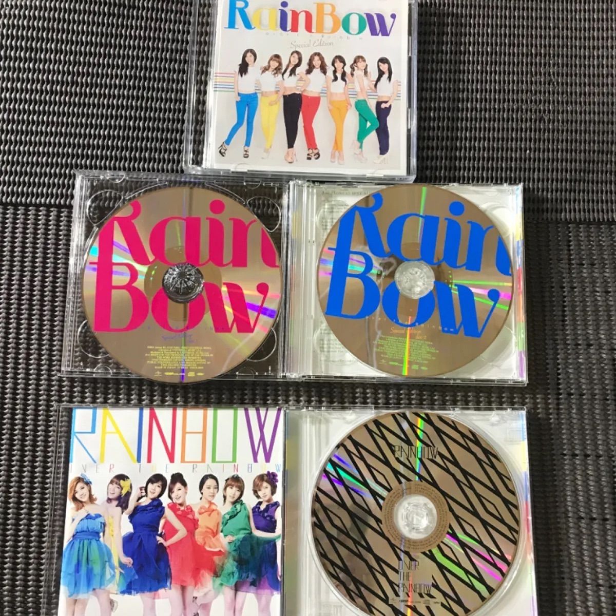 RAINBOWのアルバム『Over The Rainbow』の 通常盤とSpecial Edition