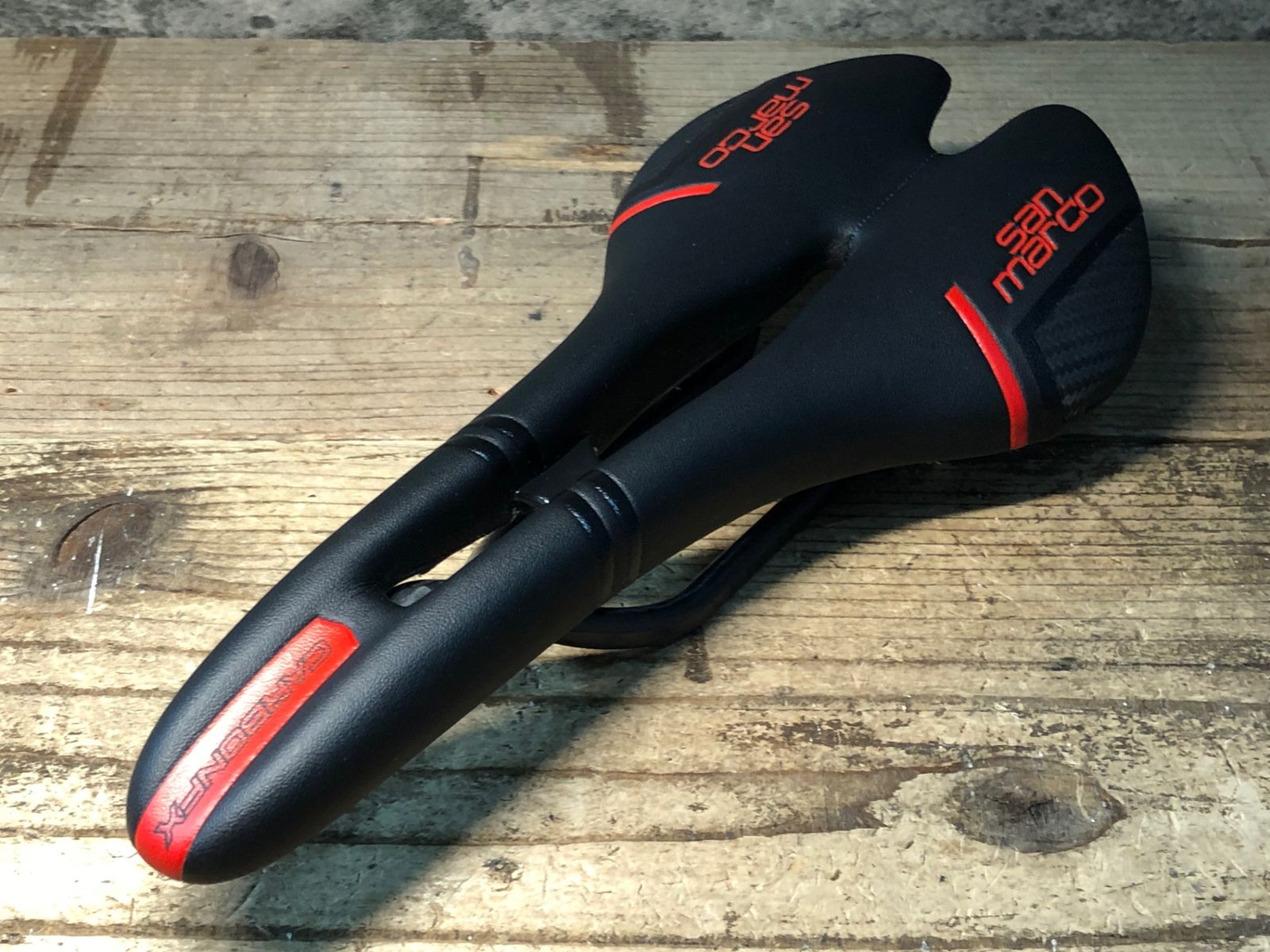 JJ500 セラサンマルコ selle sanmarco ASPIDE CARBON FX カーボンレール サドル 黒 赤