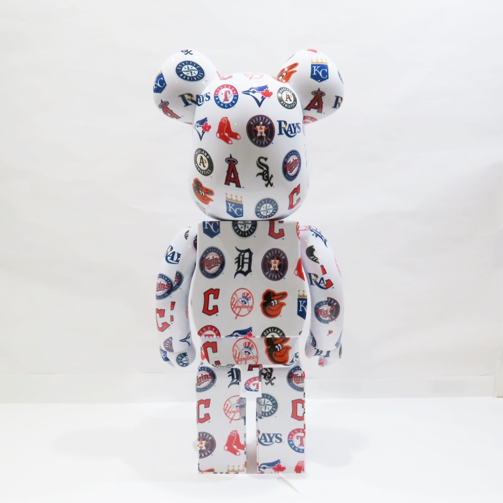 MEDICOM TOY メディコムトイ ：BE@RBRICK ベアブリック BE@RBRICK × MLB MLB AMERICAN LEAGUE  (TM) 1000％ 2400178 - メルカリ