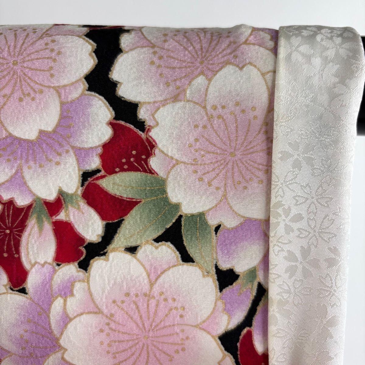 ★専用★振袖 濃紫 枝桜 椿 牡丹 糸巻 招き猫 金彩加工 トールサイズ 振袖 着物 袷 紫 金彩加工 金駒刺繍 ぼかし 桜 裄69 L 中古 sn735（