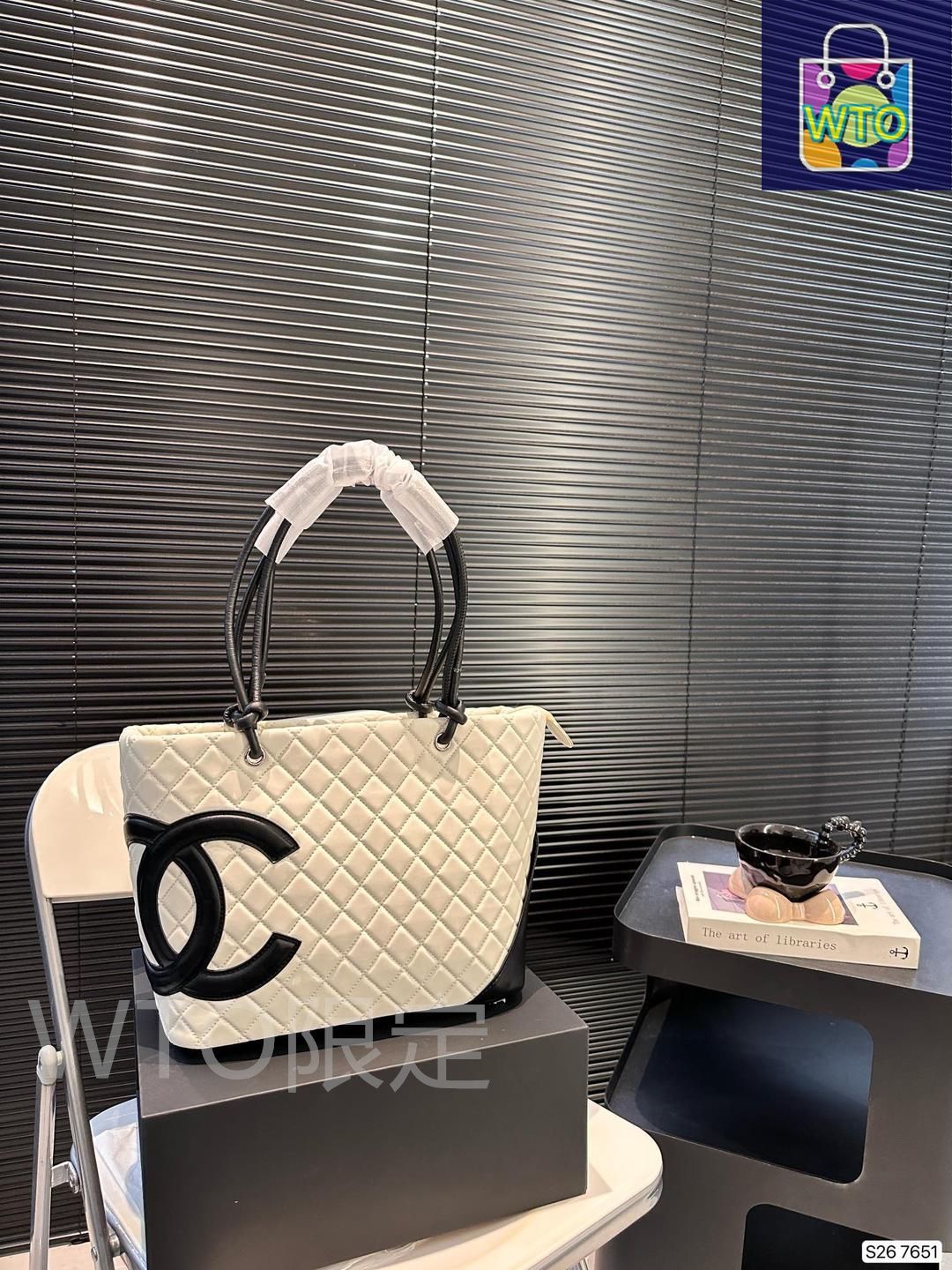 CHANELシャネルの控えめで質感のあるショルダーバッグ｜本日限定