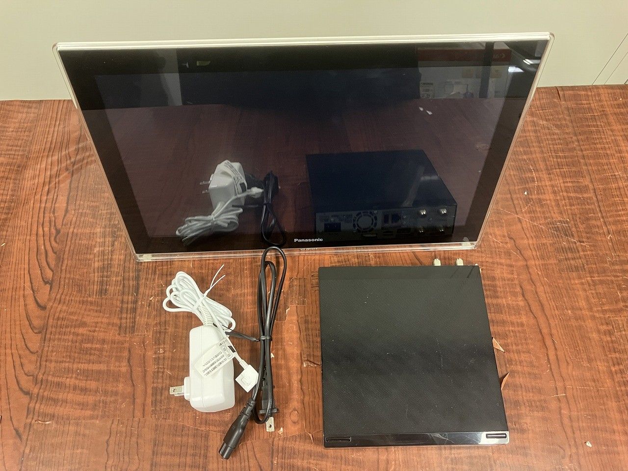状態良好 Panasonic パナソニック プライベート ビエラ UN-JL15T3 15V型 ポータブル液晶テレビ