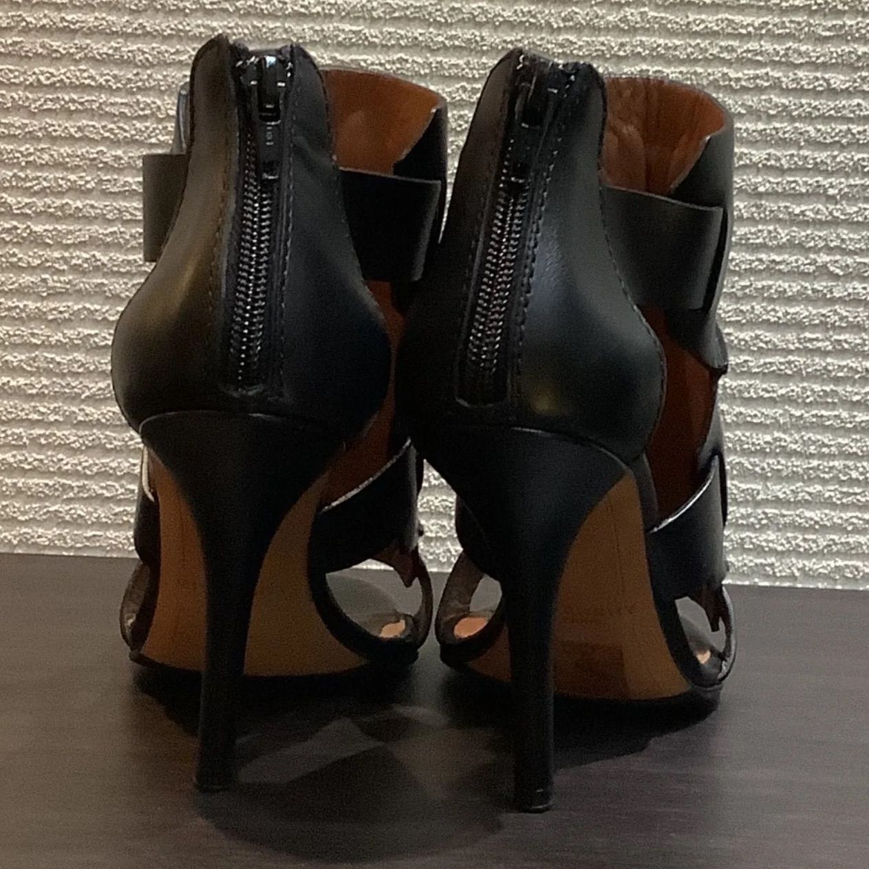 ☆年末年始セール☆ 極美品 GIVENCHY ジバンシィ レザー サンダル