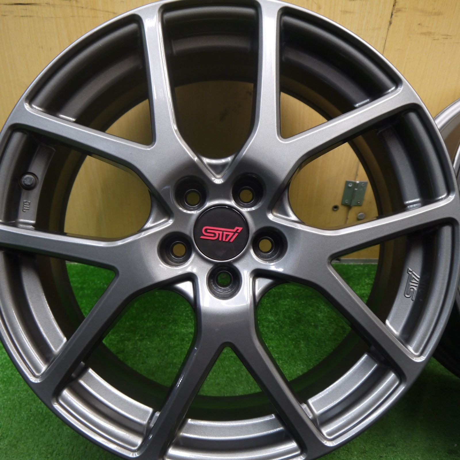 送料無料] キレイ☆スバル XV STI 純正 OP ホイール 18インチ 18×7.5J