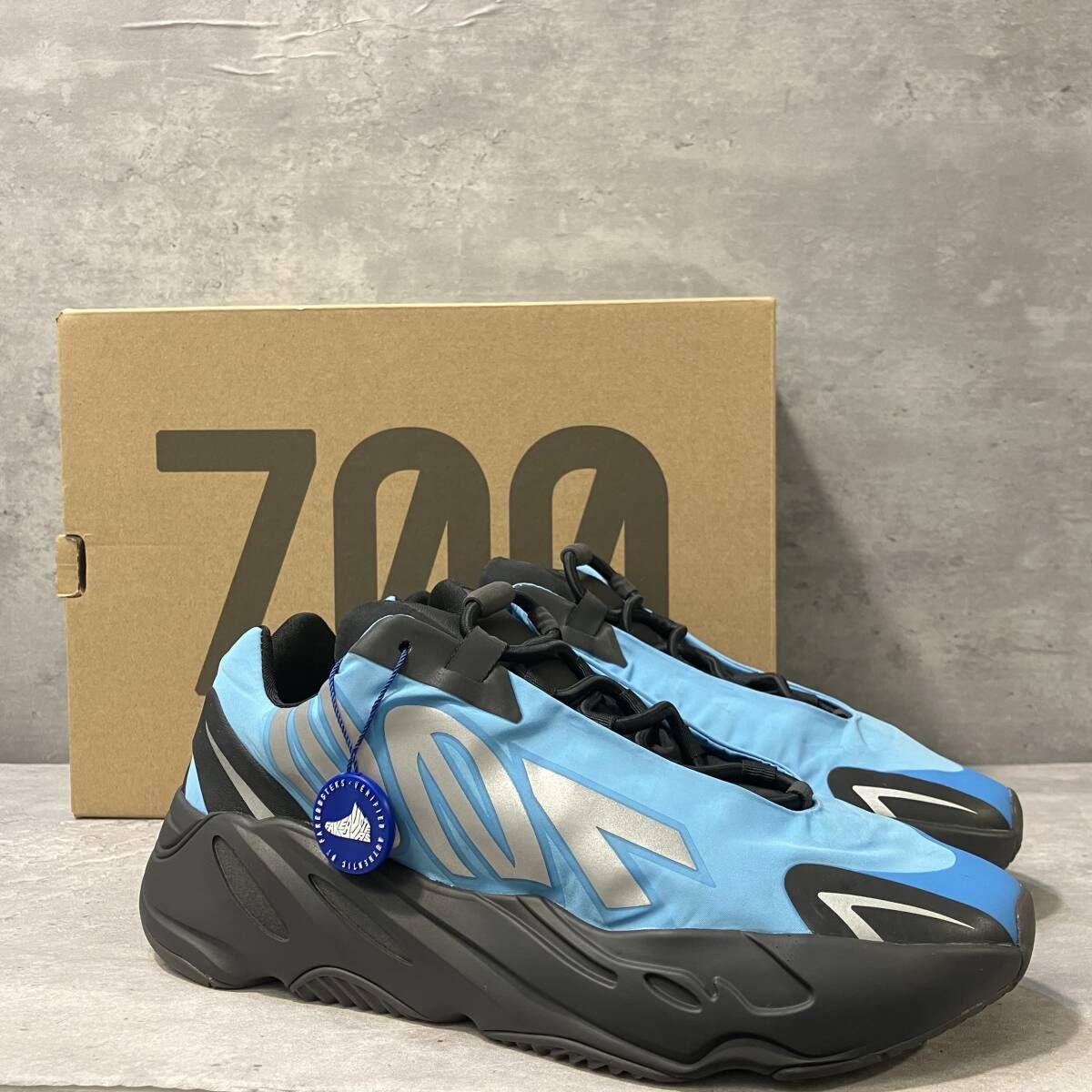 adidas YEEZY 700 MNVN BRYGHT CYAN イージー 27cm 箱有り アディダス 