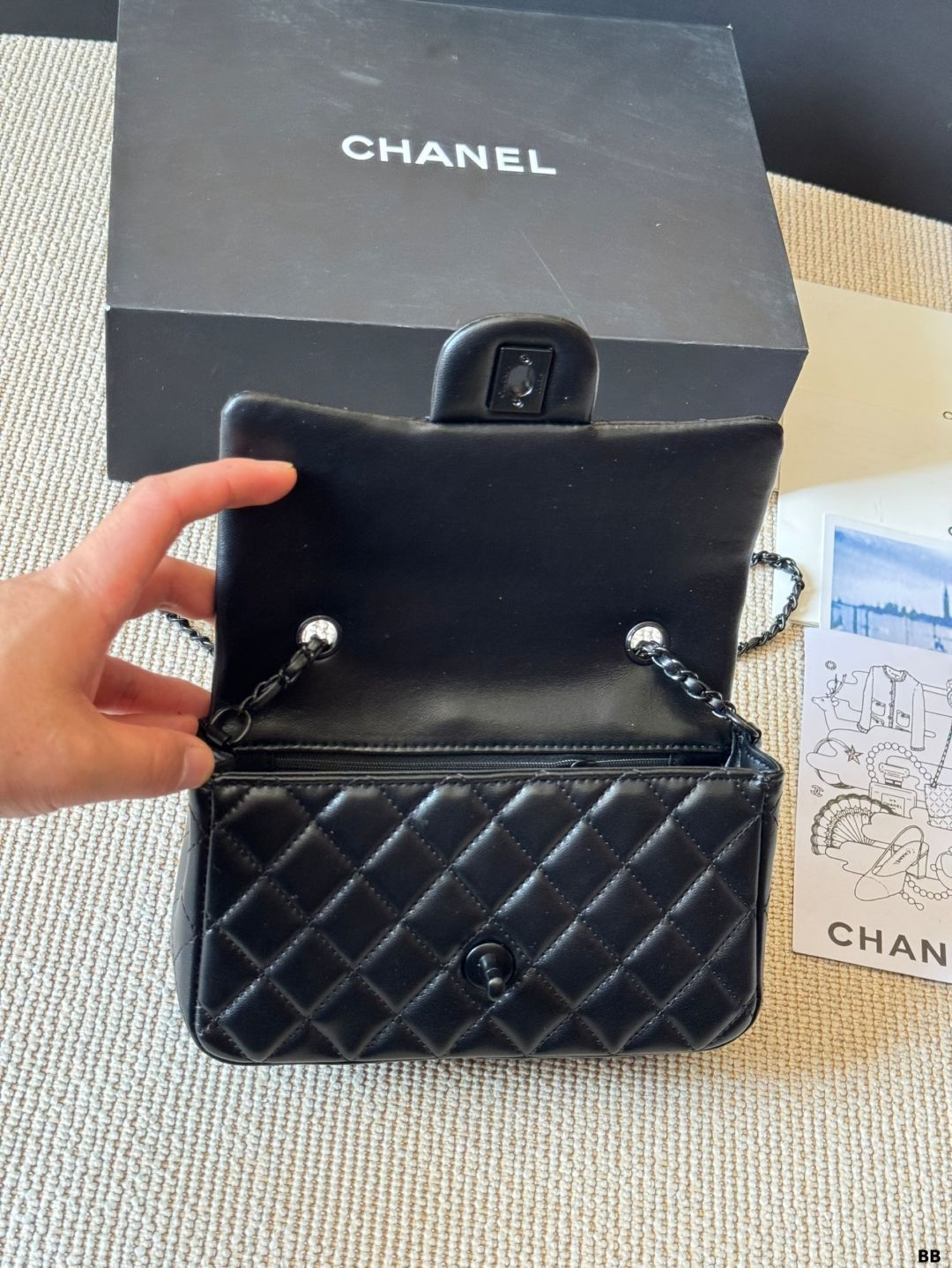 希少CHANEL ノベルティ海外限定のブラック バレッタ文字ゴールド 今日特価】Chanel Golden Ball Square Flap Bag (Lambskin