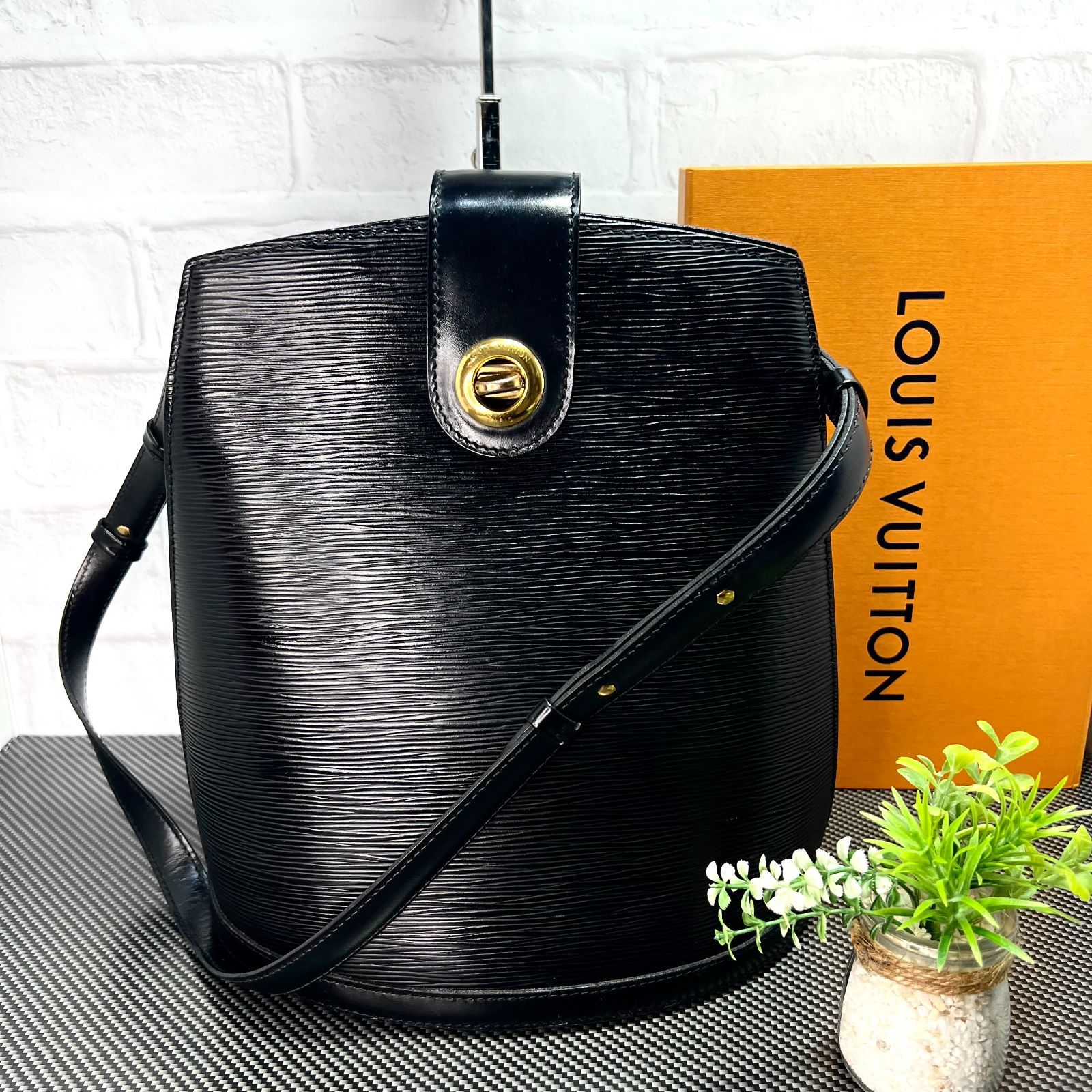 LOUIS VUITTON／ルイヴィトン エピ クリュニー ショルダーバッグ