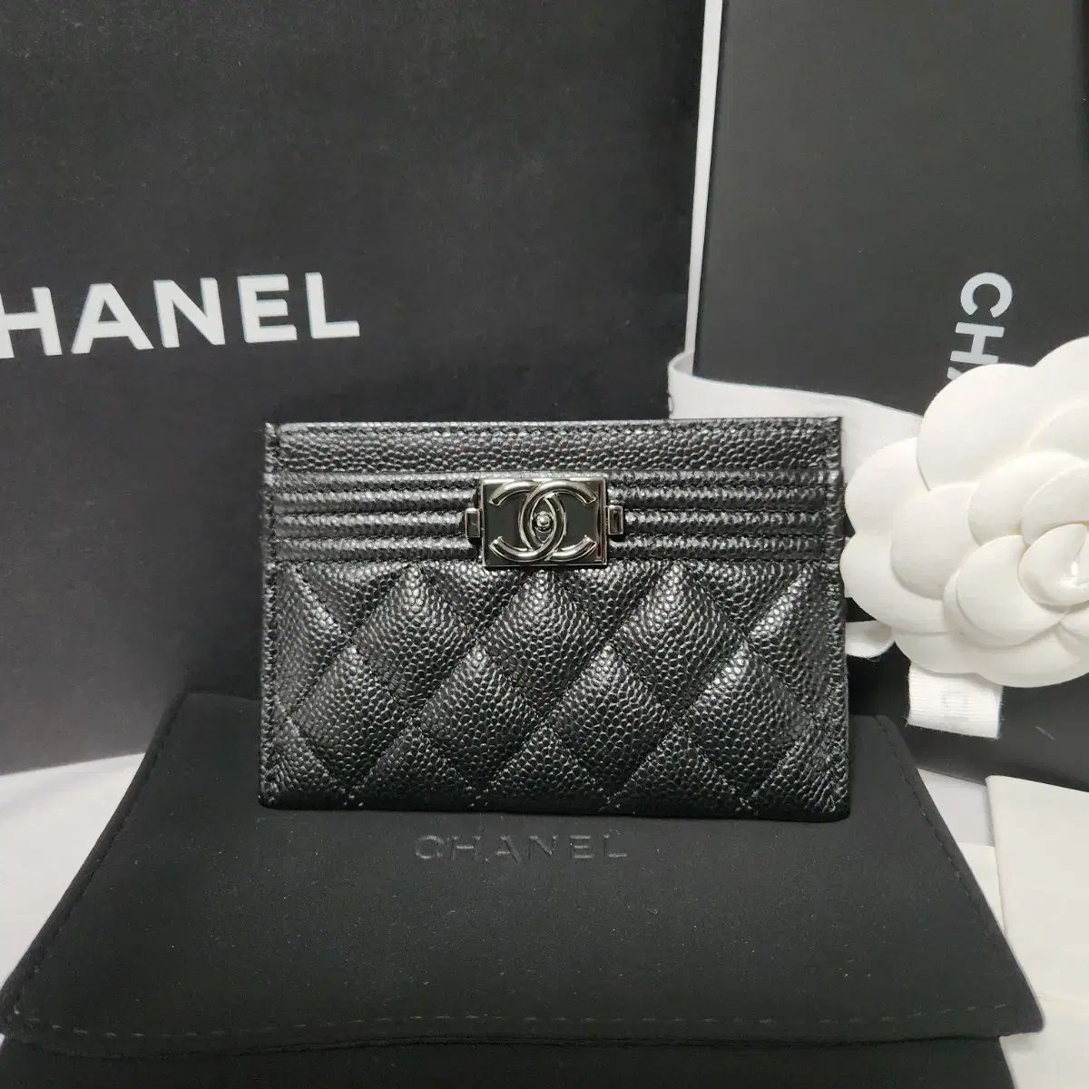 人気 CHANEL ボーイシャネル カード 財布 キャビア シルバー金具 CHANEL （新品・未使用品）シャネル ボーイシャネル フラップ