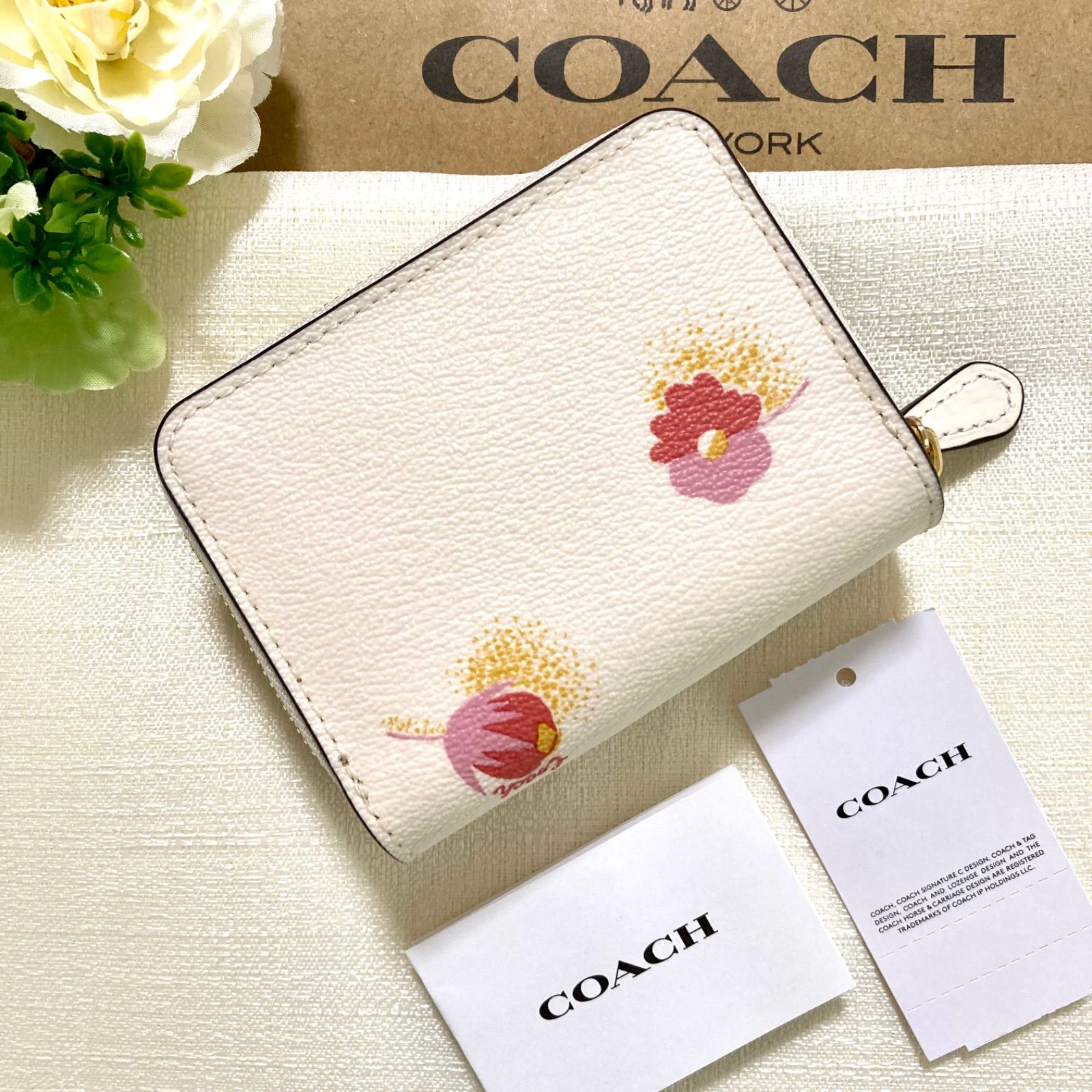 限定☆COACH コーチ 三つ折り財布 3つ折り ミニ財布 ウォレット 花柄 白 - メルカリ