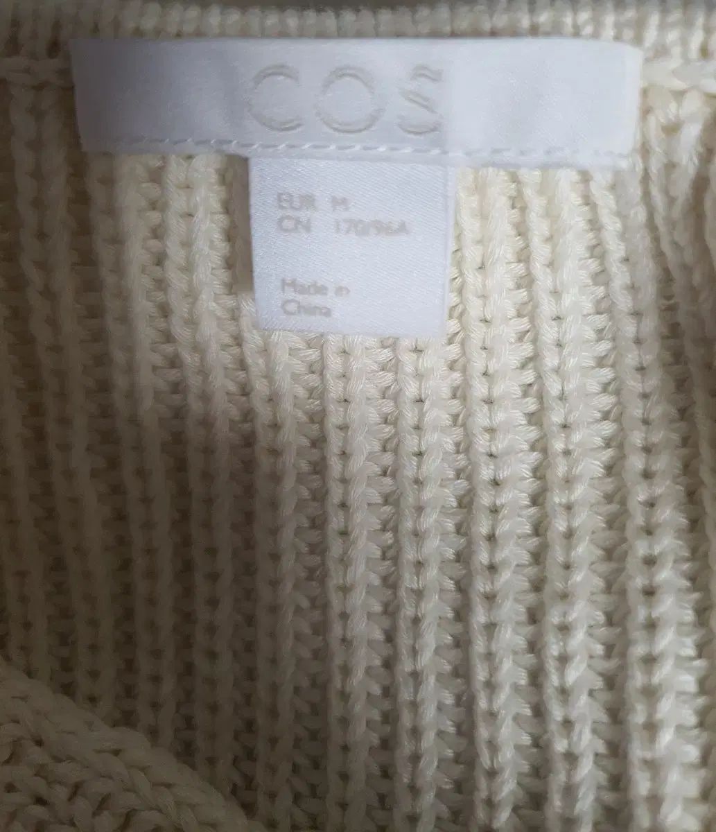 オフショルダー