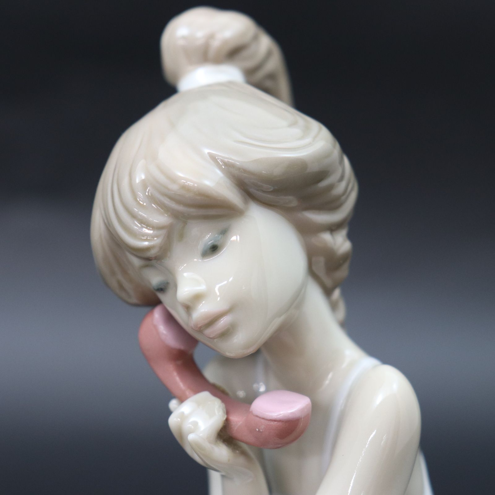 ITEJXG29SC8G リヤドロ 5466 大事な電話 少女 女の子 犬 電話
