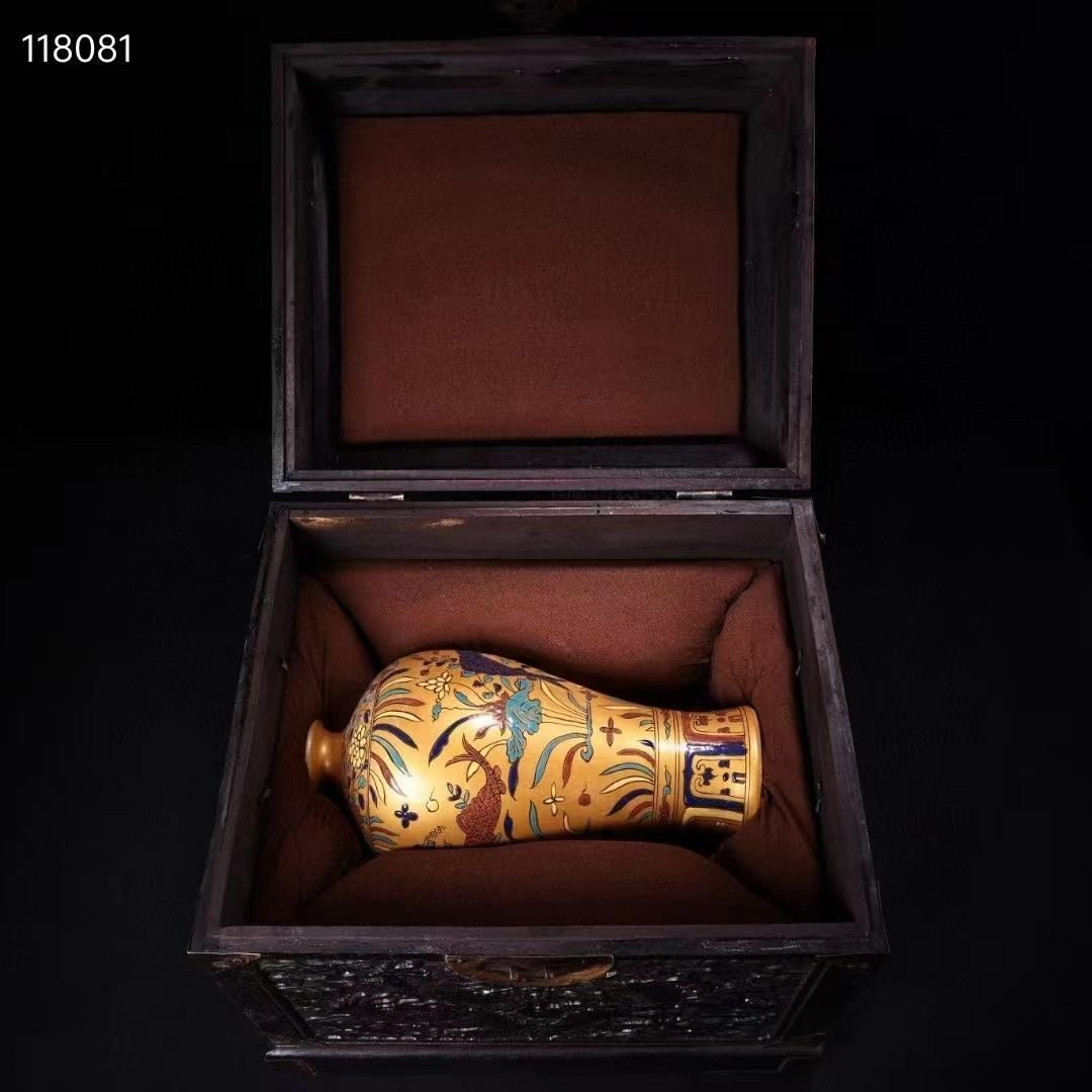 中国古美術・稀有品・純手描き金粉彩陶瓷花瓶・黑檀木箱付き・観賞瓶・文房具・時代物 中国古美術・稀有品・純手描き金粉彩陶瓷花瓶・黑檀木箱付き・