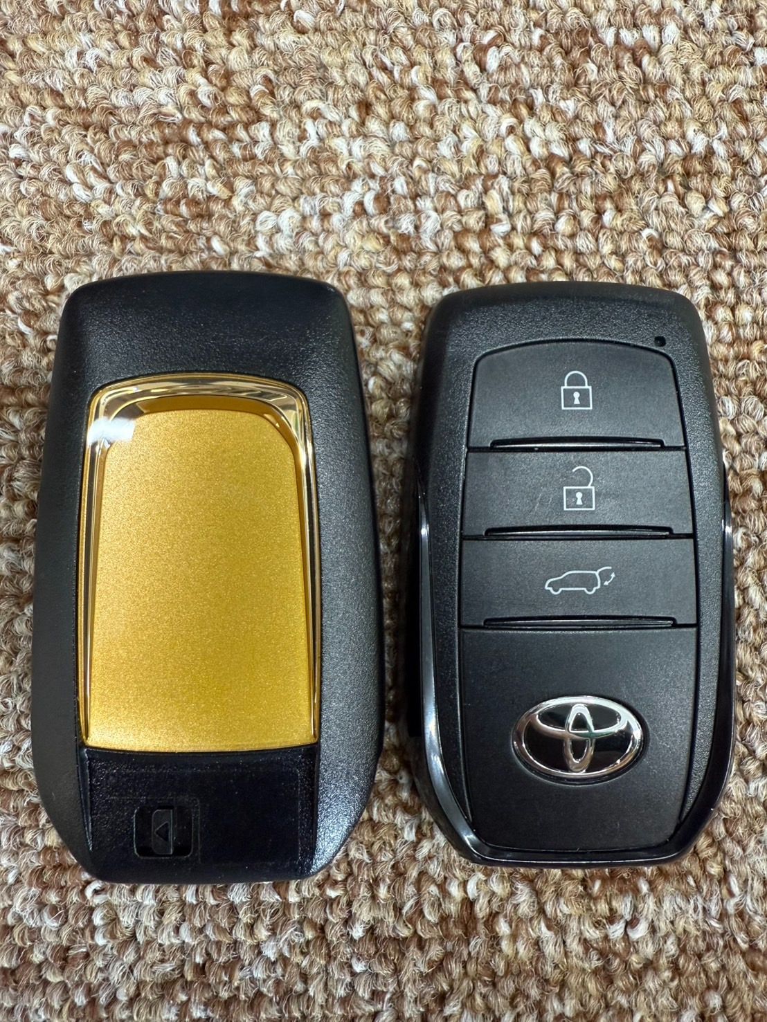 スマートキー トヨタ 3ボタン 007-AH0195 14FAT - メルカリ