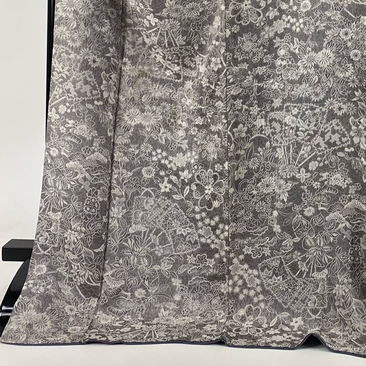 【競ナビ】 小紋 美品 名品 花車 草花 紋意匠 灰色 袷 168cm 67cm M 正絹 【中古】 袷 草花 小紋 S 笹 秀品