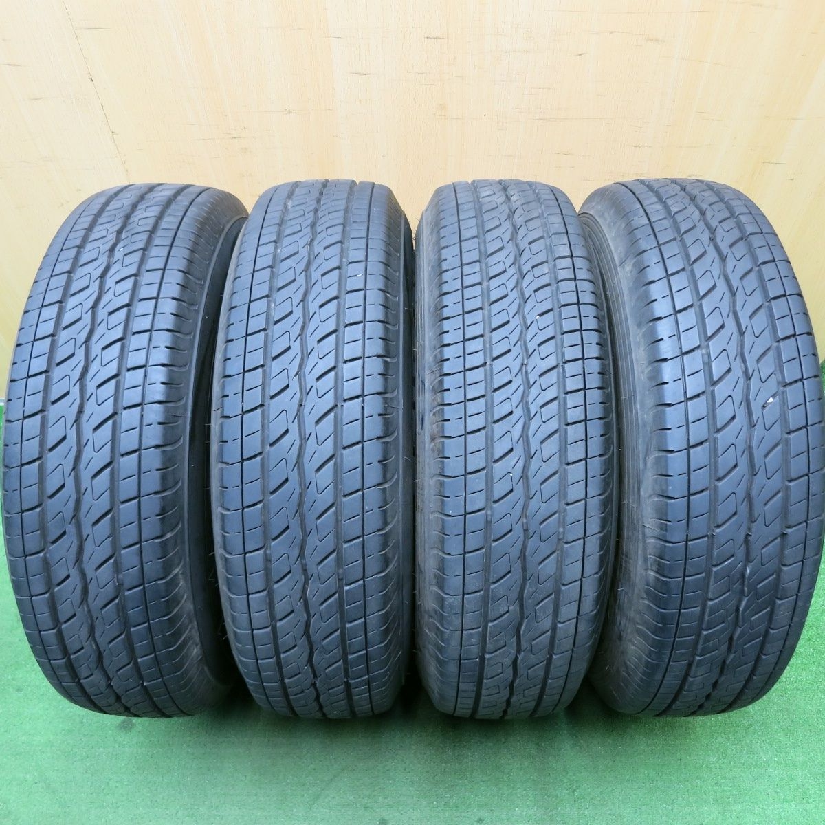 【バリ溝・ひび割れなし】200系ハイエース純正タイヤ＆ホイールセット バリ溝！キレイ！9.5分☆トヨタ 200系 ハイエース 純正 OP 195/80R15