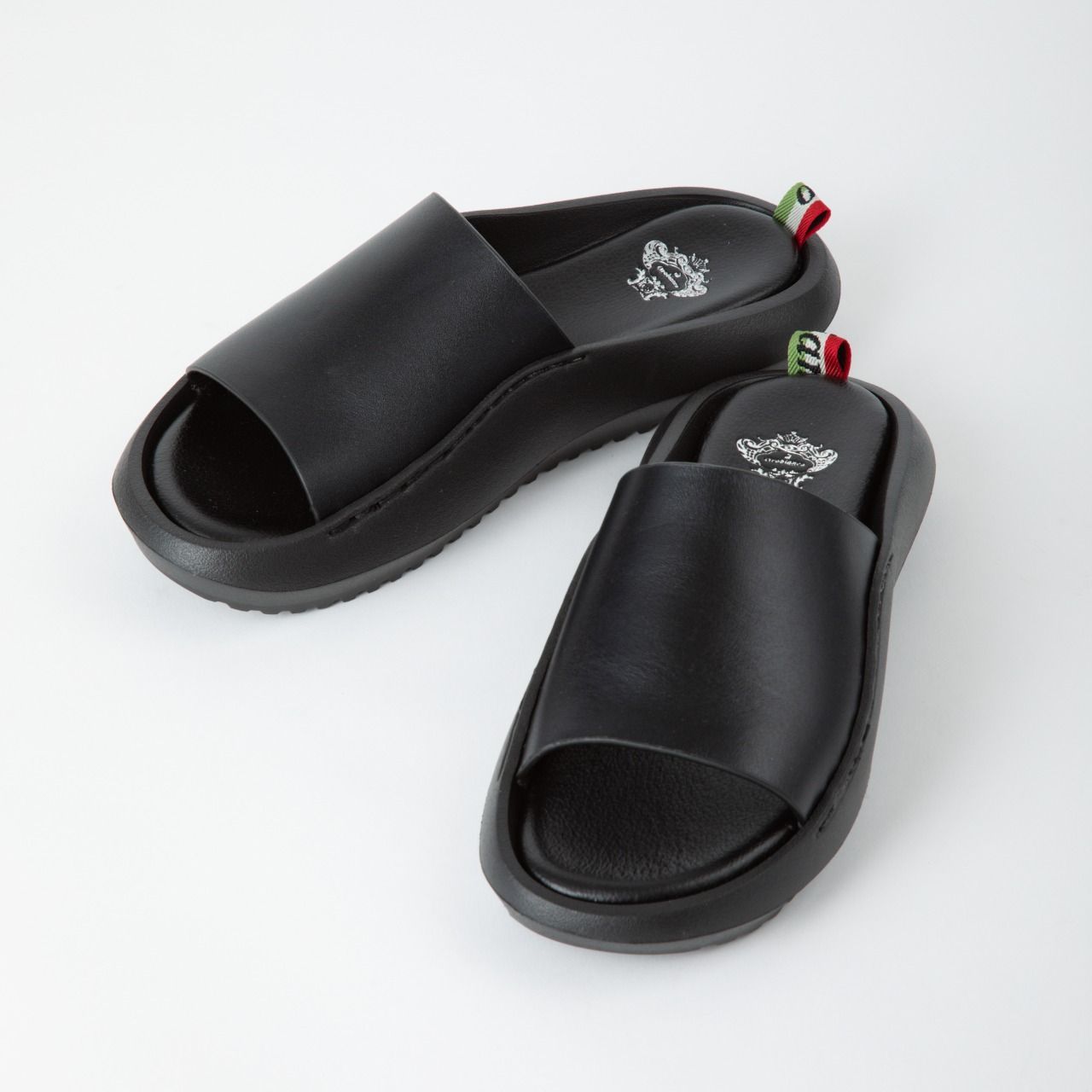 Louboutin ルブタン サンダル 37 スタッズ ゴールド カタクロウ