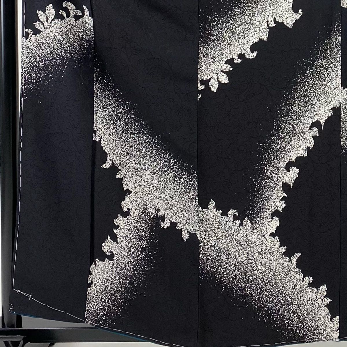 小紋 身丈159.5cm 裄丈63cm S 袷 シルエット 地紋 黒 正絹