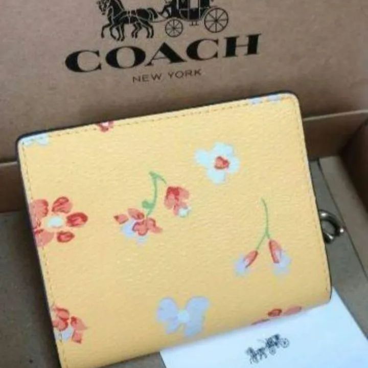 ✳️ Sale 匿名配送 新品 ✳️ COACH コーチ イエローカラー 財布